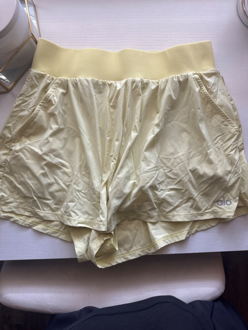 ALO SHORTS - Picture 3 of 3